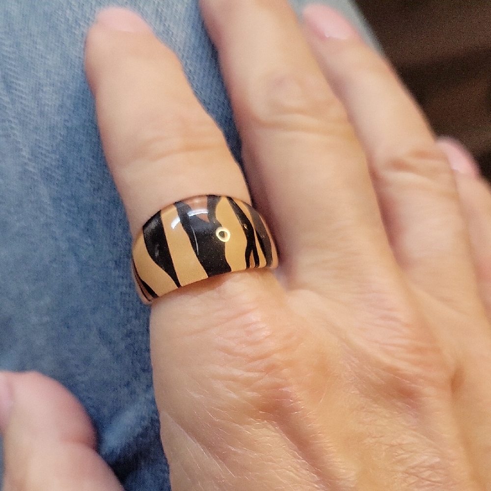 TIGER STRIPE Black and Tan Acrylic Ring, Size 8.5
